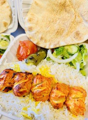 Boneless chicken kebab (White meat), grilled tomato, jalapeño and salad with a pita