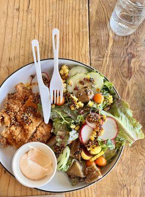 Farm salad with fried chicken, so fresh and delicious!