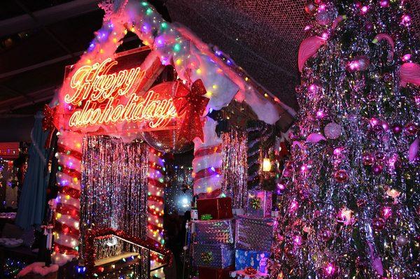 The expansive pizza haven was decorated head-to-toe in holiday trimmings with lights, trees & seasonal neon signs throughout.