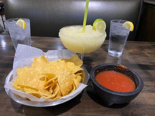 Hot sauce, chips & margaritas!!