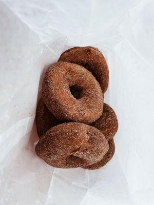 Apple cider doughnuts