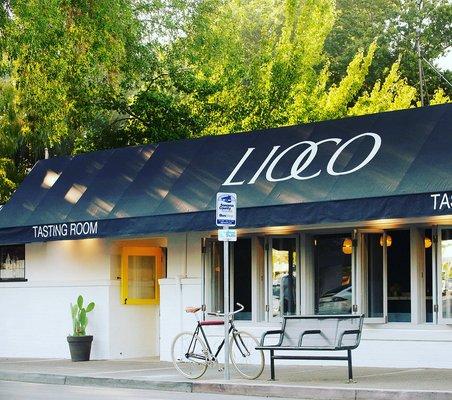 The Tasting Room exterior from across the street at Oakville Grocery. Single speed not included!