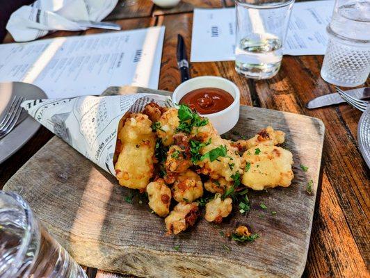 Cheese Curds w/ curry ketchup