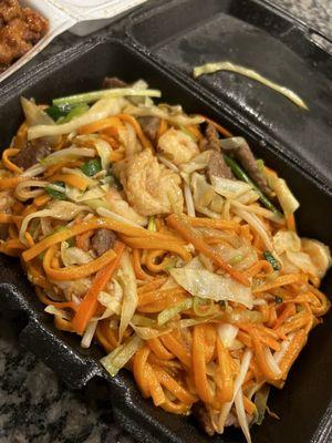 Combination lo mein