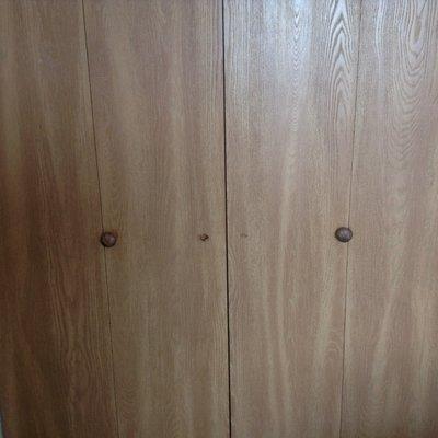 Knobs on folding door missing