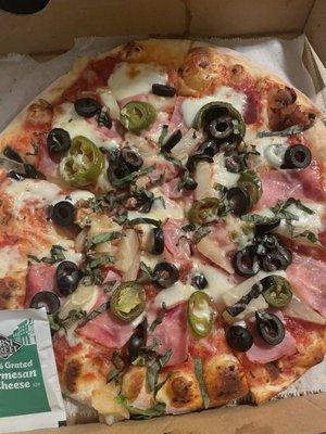 Yell "o" pizza with olives and light jalapeño.