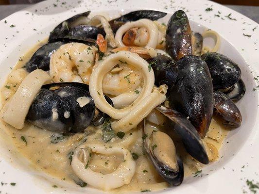 Mussels, scallops, calamari pasta (not sure what it was called)