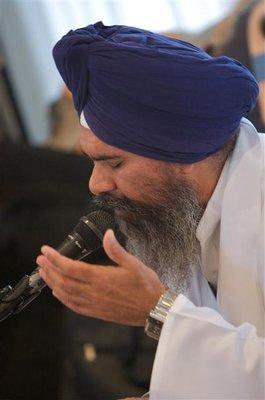 Bhai Jagjit Singh performing Kirtan in Tracy, CA.