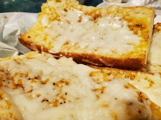 Garlic n' cheese bread