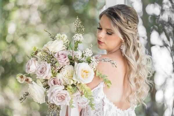 Bride bouquet in neutral tones - Houston and Katy florist