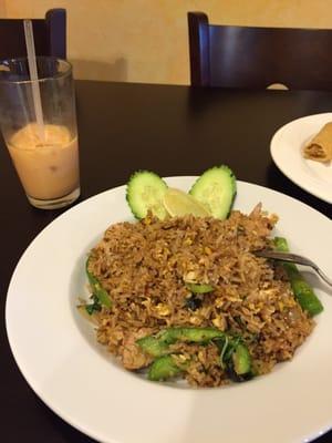 Spicy basil fried rice with chicken is very delicious! And I love the Thai ice tea~~~so yummy!