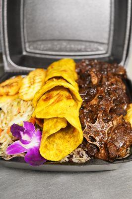 Oxtail wit doubbles bread