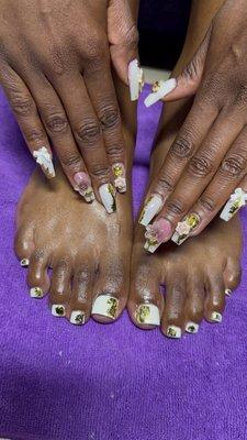 white and gold freestyle set with matching gel x toes.