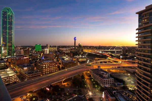 West facing views of West End and the iconic Reunion Tower