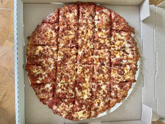 Large pepperoni pizza