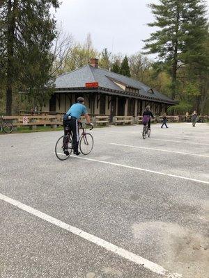 Cafe next to entrance of the Monkton Northern Central RR trail