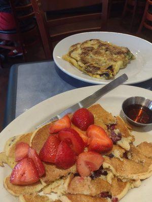 Gf corn cakes with berries and an omelet with turkey sausage, mushrooms and broccoli