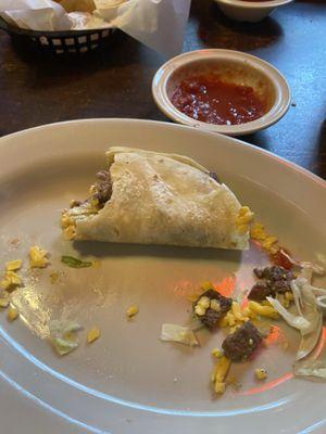 I ordered a burrito it looked like a taco