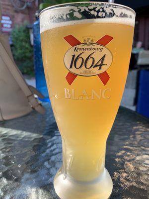 Very thirst quenching, Kronenbourg 1664 Blanc Witbier, France .