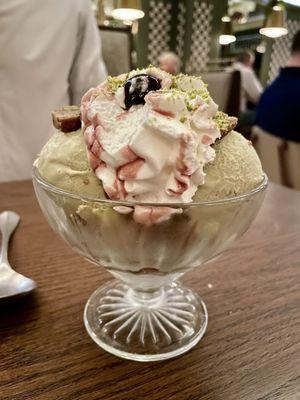 Pistachio gelato sundae