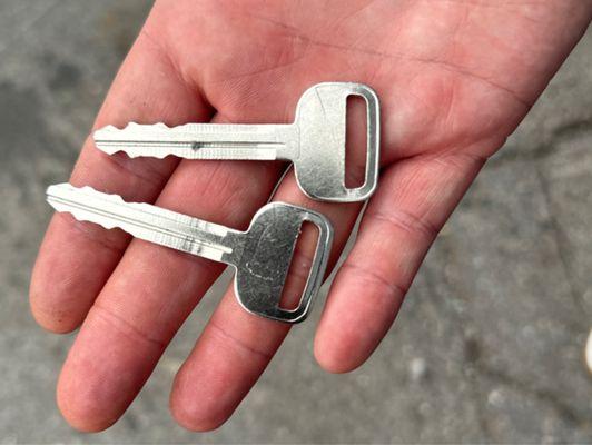 locksmith, car key replacement, keys & locksmiths, security systems, key cutting, lock repair, key replacement, emergency lockout, home, usa