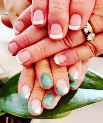 Dip trendy nails, abs French gel manicure