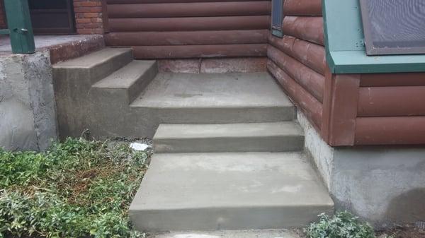 Banas Concrete poured concrete steps at a residence