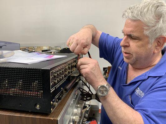 Howard Bardach overcoming the old thumb screw speaker terminals using a spade plug to binding post Banana Jack adapter