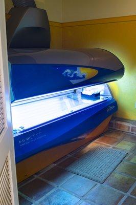 Medium level tanning bed