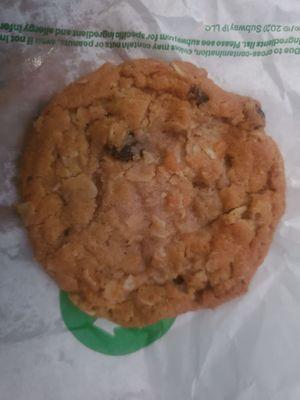 Oatmeal raisin cookie