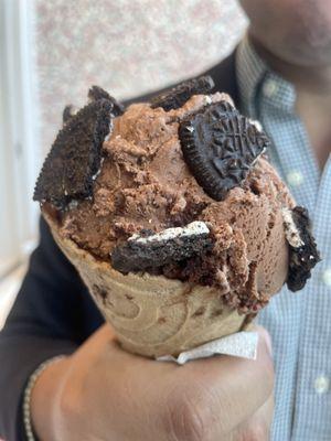 Chocolate brownie with Oreo cookies