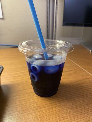 Butterfly pea tea with a hint of pandan flavor for the aroma