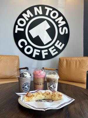 Tom N Toms Coffee