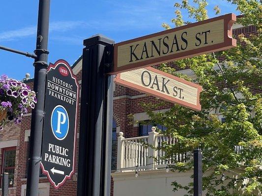 Parking is located at Kansas and Oak Street