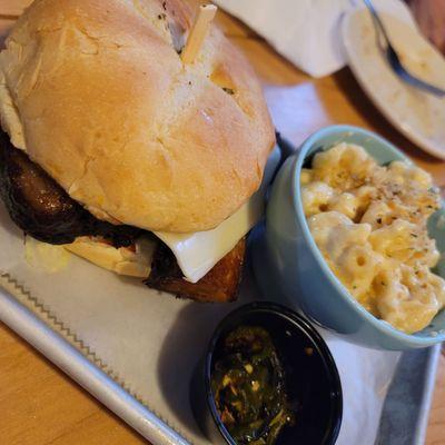 Brisket Sandwich w/ Mac & Cheese