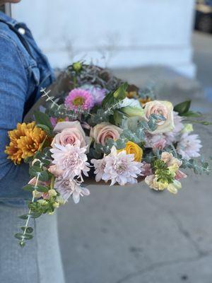 Capricorn season is here! Send fresh blooms!