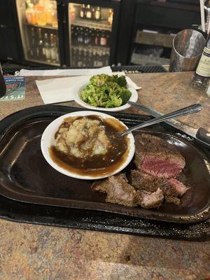 8oz sirloin with mashed potatoes and steamed broccoli.