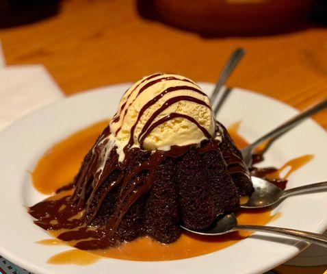 Molten chocolate lava cake