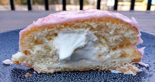 Glaze 'n Daze Donuts 11/28/2020: Strawberry Cream Cheese Donut (interior)