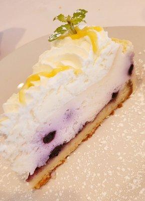 Blueberry cheesecake with lemon curd