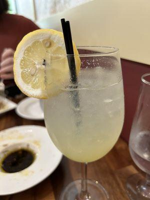 Lemon cello spritz