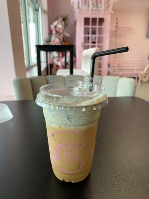 I had this black sesame latte,a strong coffee perfect for a pick me up time,love the flavor,is so creamy and refreshing!