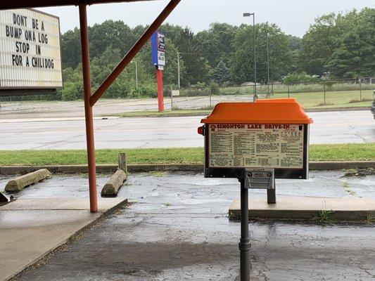 Speaker to order under awning