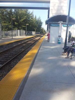 Train tracks at golden glades tri rail station