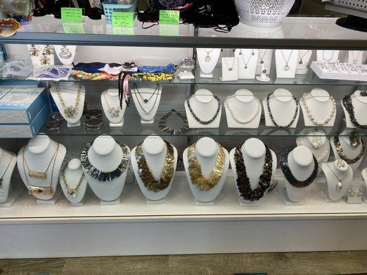 Assorted jewelry