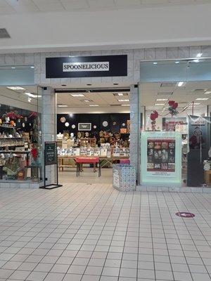 Store front in Tippecanoe Mall