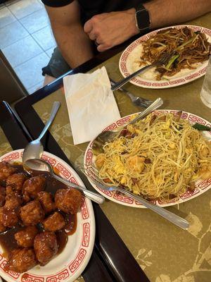 General Tso Chicken, Singapore Rice Noodles Dinner, Lo Mein Dinner