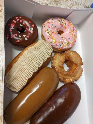 Top right, clockwise: pink sprinkles, old fashioned, chocolate bar, maple bar, buttercream maple bar, chocolate cake with sprinkles.