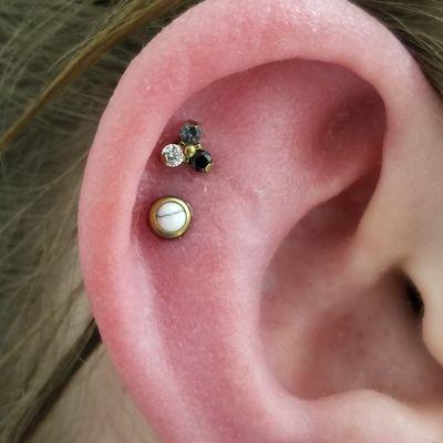 #helixpiercings #helix #doublehelixpiercing #jewelry #bodyjewelry