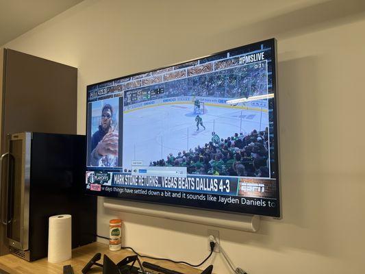 Swivel Mounted 70 inch TV with Sonos sound bar for my garage gym